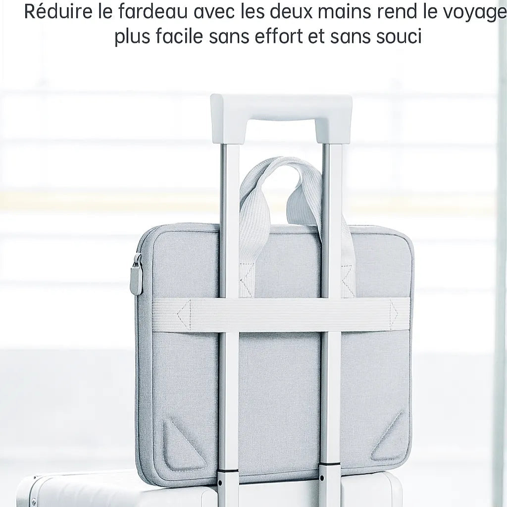 Housse ordinateur accroché a une valise