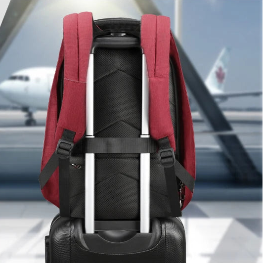 Sac à dos ordinateur sur une valise