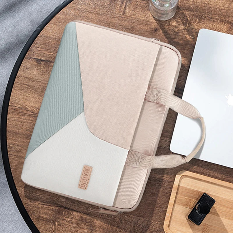 Sac moderne pour femme sur une table