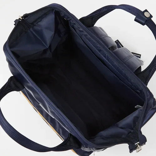 Sac à dos bleu foncé ouvert