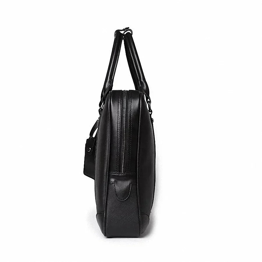 Sacoche en cuir pour homme de profil