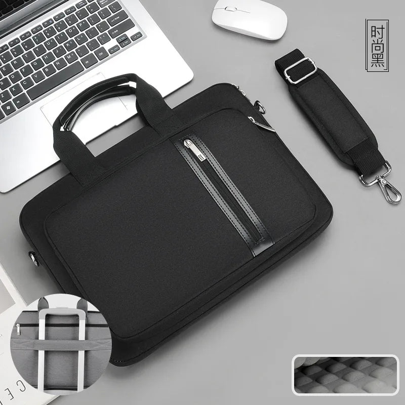 Sacoche homme ordinateur noir sur bureau