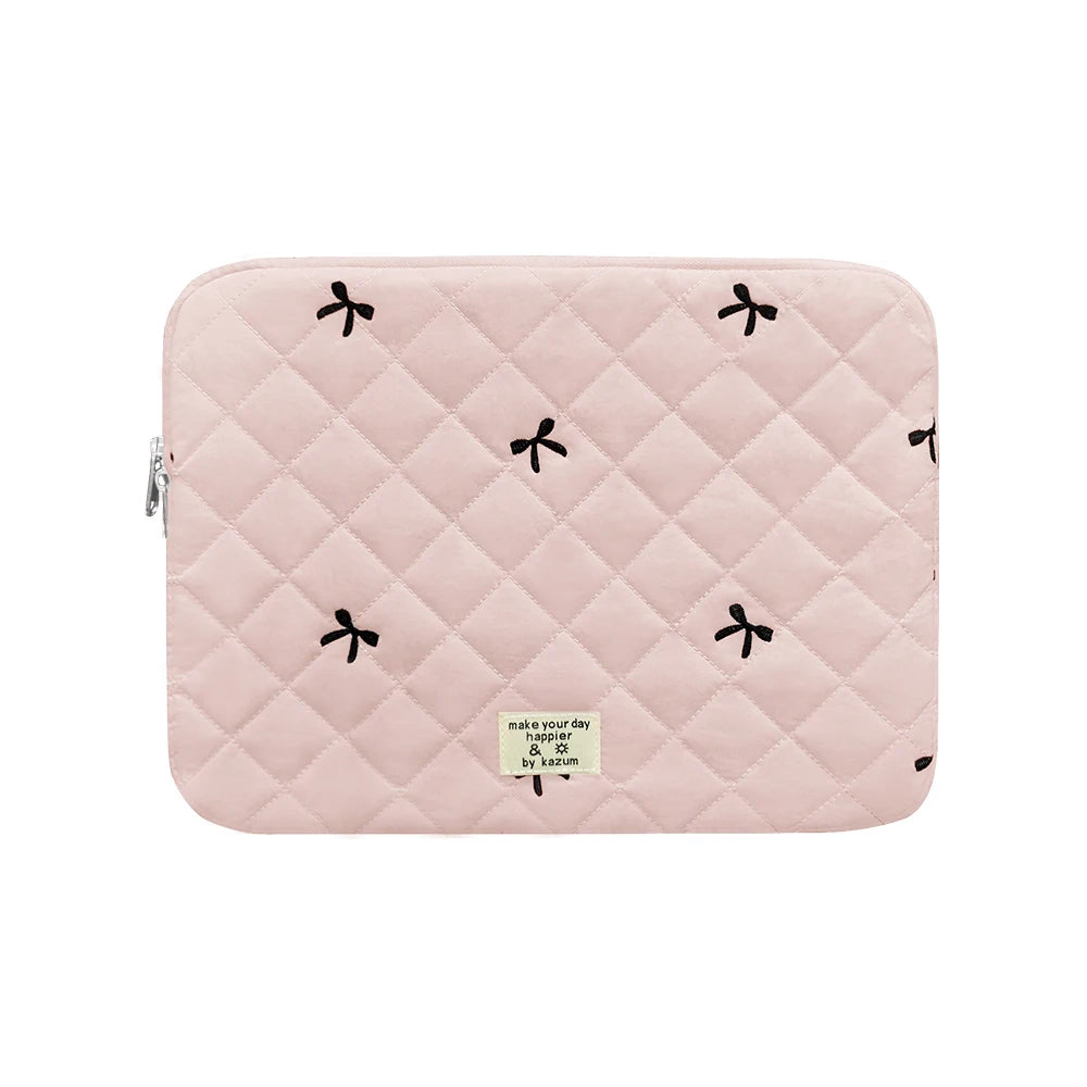 Une housse d'ordinateur couleur rose 