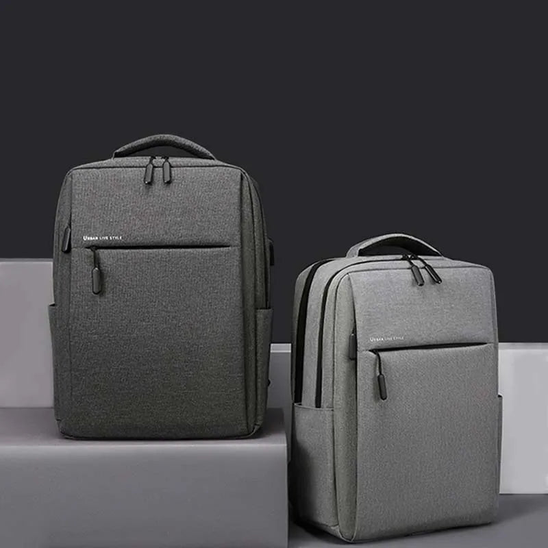 Deux sac ordinateurs gris 
