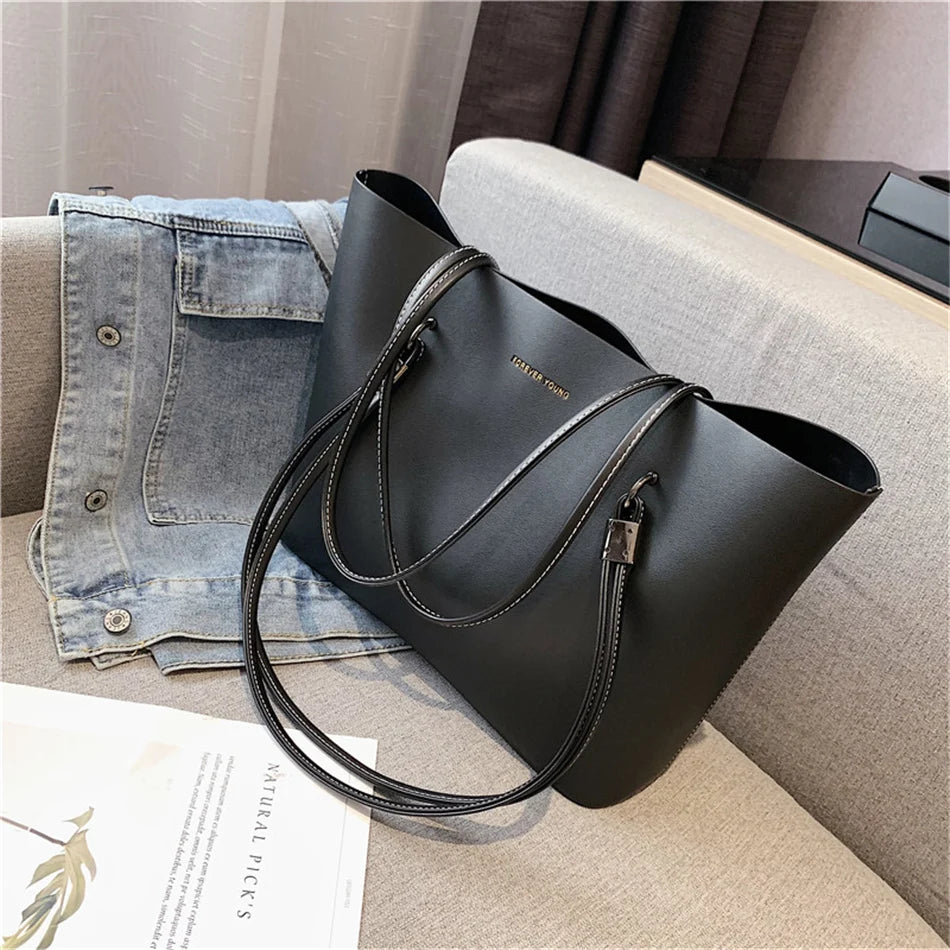 Sac ordinateur femme sur fauteuil 